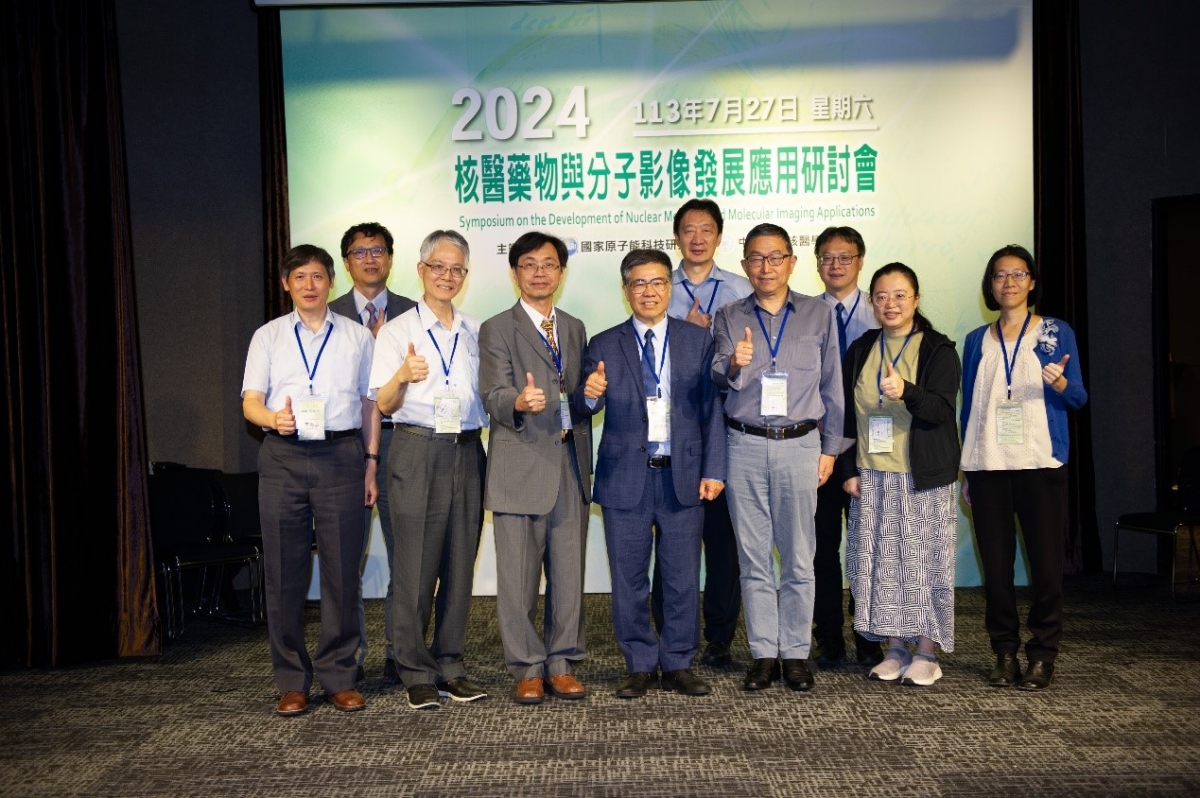 研討會下午主講與綜合討論之專家學者合影_02
