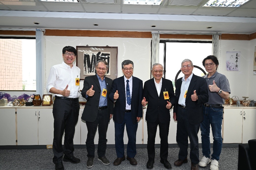 高院長(左3)與亞太ESG行動聯盟戴謙理事長(左4)等貴賓合影